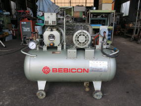 日立　０．５馬力コンプレッサー